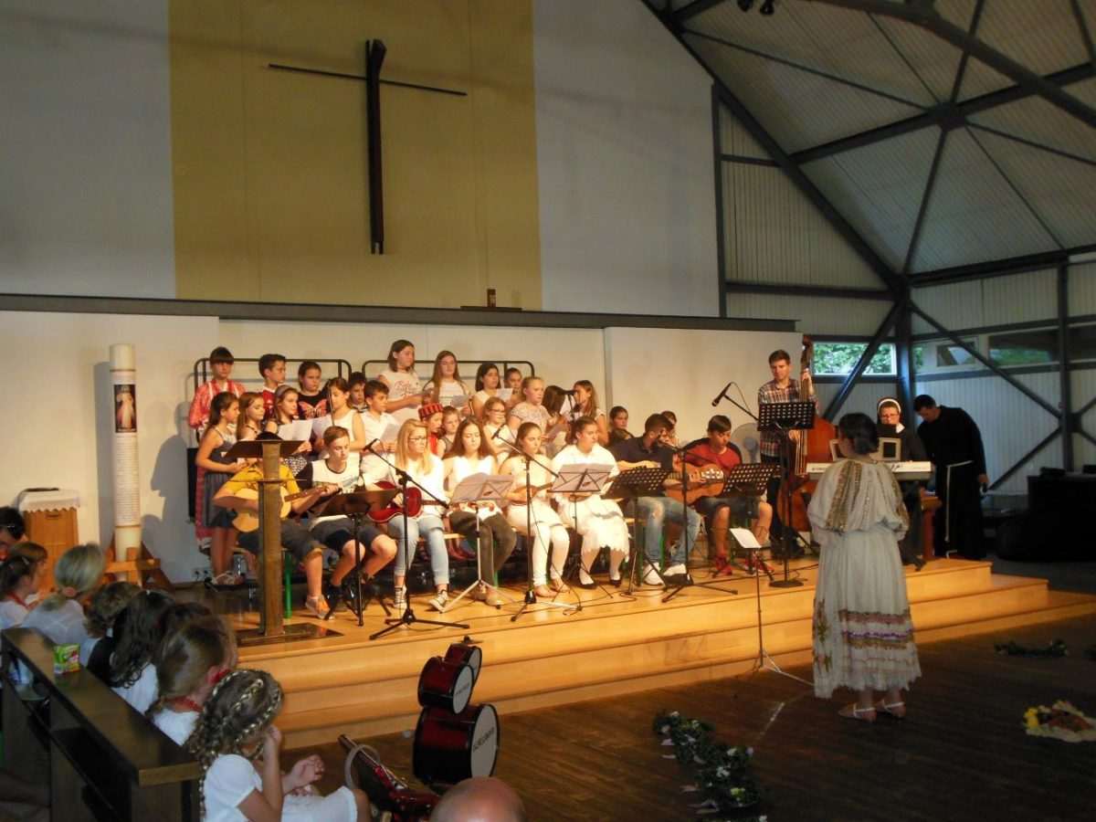 Mladi iz HKŽ München / Foto: Fenix (Fra Jozo Župić) 