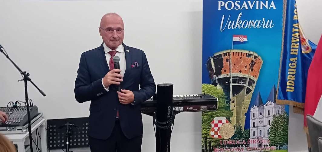 GRLIĆ RADMAN U SARAJEVU I VUKOVARU: Sastanci s Krišto i nadbiskupom Vukšićem, poruke o ravnopravnosti Hrvata i sjećanju na Domovinski rat GRLIĆ RADMAN U SARAJEVU I VUKOVARU: Sastanci s Krišto i nadbiskupom Vukšićem, poruke o ravnopravnosti Hrvata i sjećanju na Domovinski rat