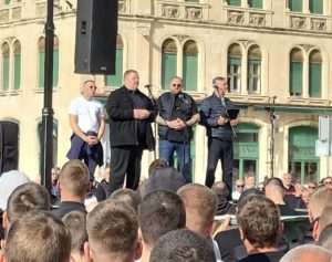 (FOTO) "ŠTO SE KRVLJU BRANI NE PUŠTA SE LAKO": Na Rivi održan prosvjed Torcide i udruga hrvatskih branitelja Splitska Riva / Foto: Fenix (Davor Puđa)