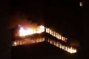 GORI VJESNIKOV NEBODER U ZAGREBU: Požar je zahvatio više katova, Tomašević rekao kako postoje sumnje! GORI VJESNIKOV NEBODER U ZAGREBU: Požar je zahvatio više katova, Tomašević rekao kako postoje sumnje!