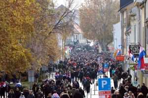 U DVORIŠTU VUKOVARSKE BOLNICE: Komemorativnim skupom počelo obilježavanje žrtve Vukovara