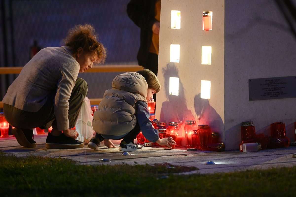 Paljenje svijeća za Vukovar u Splitu/ Foto: Hina