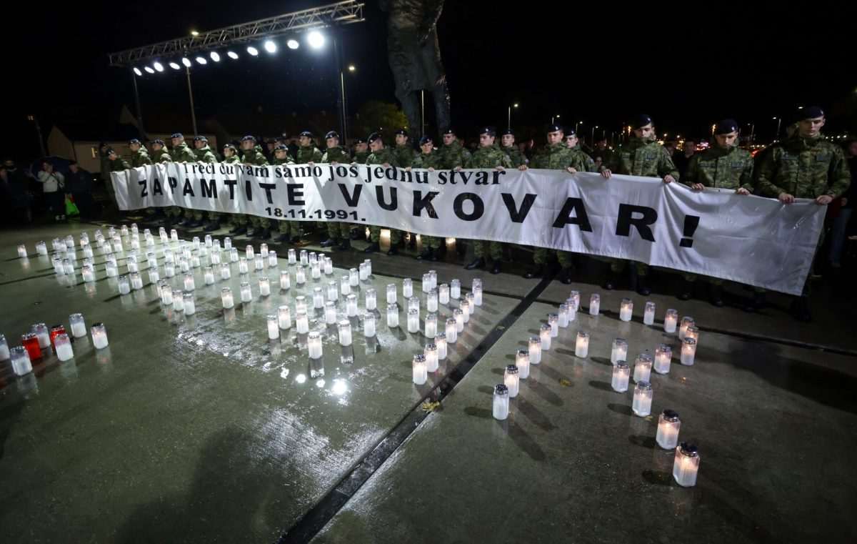 Paljenje svijeća za Vukovar u Zagrebu/ Foto: Hina