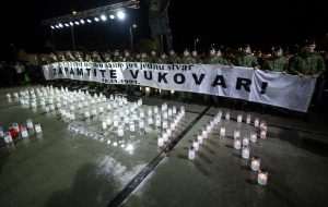 GRAĐANI HRVATSKE ODAJU POČAST GRADU HEROJU: "I reći ću vam samo još jednu stvar - zapamtite Vukovar" Paljenje svijeća za Vukovar u Zagrebu/ Foto: Hina