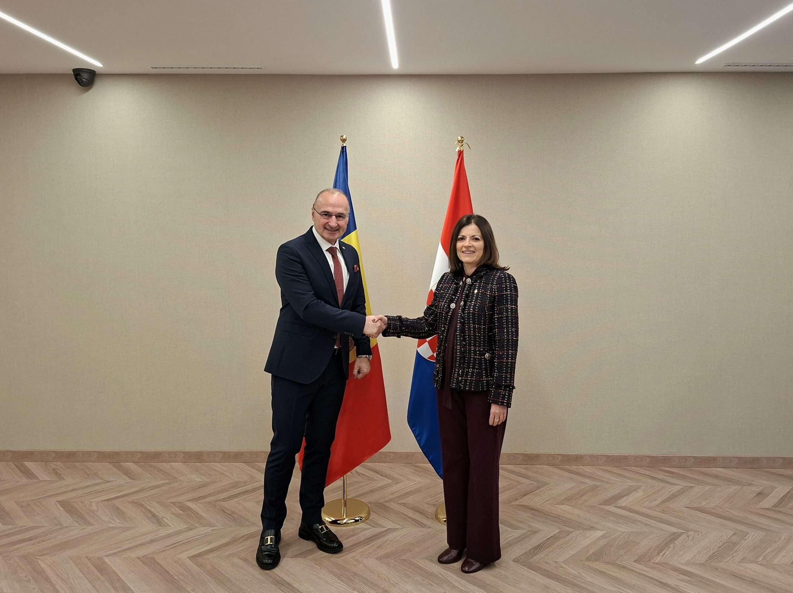 GRLIĆ RADMAN U SLUŽBENOJ POSJETI ANDORI: Jačanje bilateralnih odnosa i političke suradnje, kao i suradnje u turizmu i mobilnosti Ministar Gordan Grlić Radman u službenoj posjeti Kneževini Anadori/ Foto: Fenix