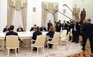 TRUMPOVI IZASLANICI S PUTINOM: Razgovori u Moskvi o revidiranom planu za Ukrajinu trajali 5 sati