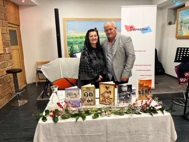 KNJIŽEVNA VEČER: Slavonac Ivo Mijatović Ico u Beču predstavio svoju poeziju i knjigu “Nećete preko pruge” dvoje pjesnika M. Epp (lijevo) i I. Mijatović