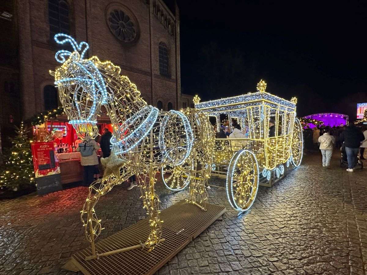 ČAROLIJA IZ VREMENA NJEMAČKOG CARSTVA: Božićni sajam u Potsdamu s običajima njemačke carske dinastije Hohenzollern ČAROLIJA IZ VREMENA NJEMAČKOG CARSTVA: Božićni sajam u Potsdamu s običajima njemačke carske dinastije Hohenzollern