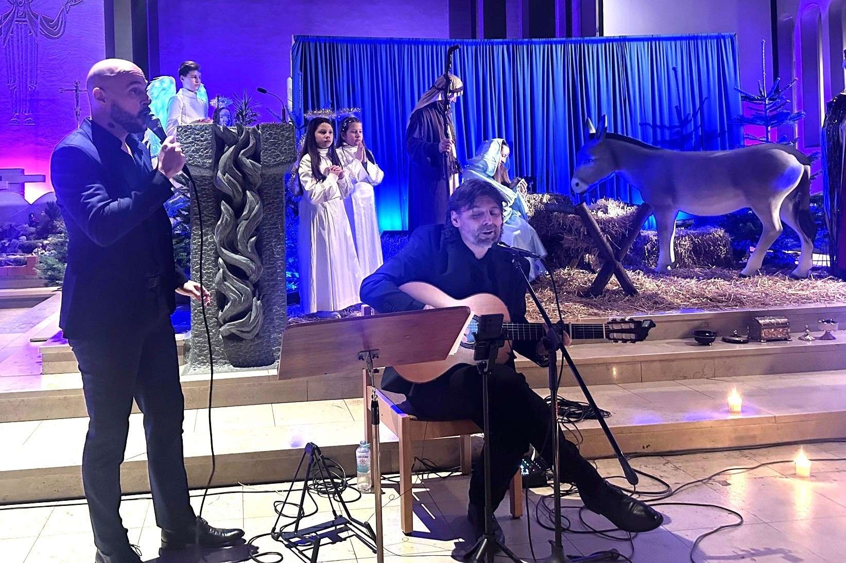 NA POZIV FRA IVANA GRUBIŠIĆA: Božićni koncert u Offenbachu/M sa Stijepom Gleđom Markosom i Maxom Hozićem polučio ogroman uspjeh NA POZIV FRA IVANA GRUBIŠIĆA: Božićni koncert u Offenbachu/M sa Stijepom Gleđom Markosom i Maxom Hozićem polučio ogroman uspjeh