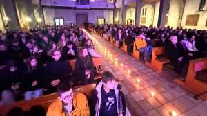 NA POZIV FRA IVANA GRUBIŠIĆA: Božićni koncert u Offenbachu/M sa Stijepom Gleđom Markosom i Maxom Hozićem polučio ogroman uspjeh NA POZIV FRA IVANA GRUBIŠIĆA: Božićni koncert u Offenbachu/M sa Stijepom Gleđom Markosom i Maxom Hozićem polučio ogroman uspjeh