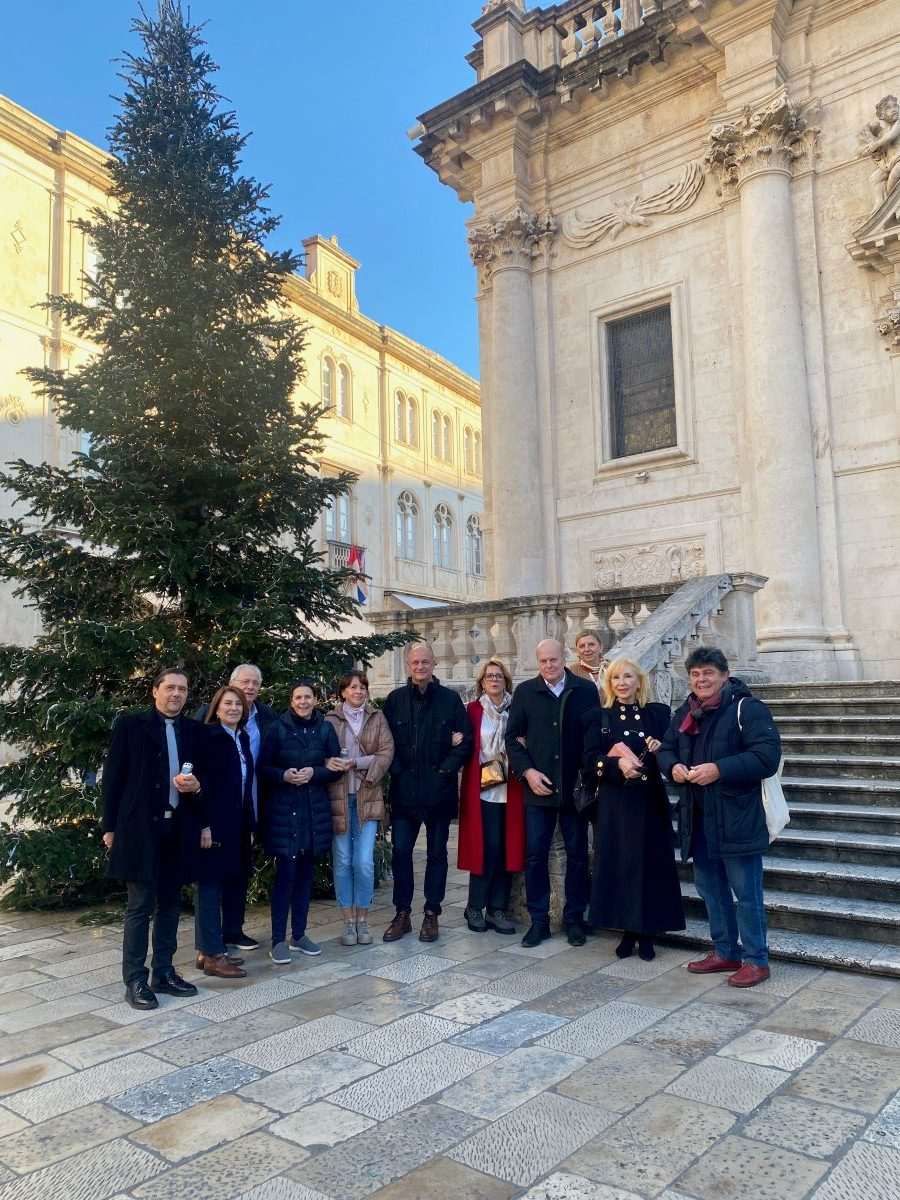 GOSTOVANJE GRADIŠĆANSKIH HRVATA: Predstavljene Putujuće panonska božićne jaslice u Dubrovniku