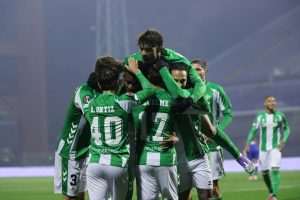 TREĆI PORAZ U NIZU: Dinamo izgubio od Real Betisa Utakmica 6. kola Europske lige između GNK Dinama i Real Betisa/ Na slici igrači Real Betisa slave treći pogodak/ Foto: Hina