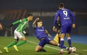 TREĆI PORAZ U NIZU: Dinamo izgubio od Real Betisa Utakmica 6. kola Europske lige između GNK Dinama i Real Betisa/ Na slici igrači Bruno Goda/ Foto: Hina