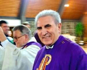 NAKON 33 GODINE SLUŽENJA: Don Mijo Blažanović ispraćen u mirovinu uz dvodnevno slavlje u Weinsbergu i Ellhofenu NAKON 33 GODINE SLUŽENJA: Don Mijo Blažanović ispraćen u mirovinu uz dvodnevno slavlje u Weinsbergu i Ellhofenu