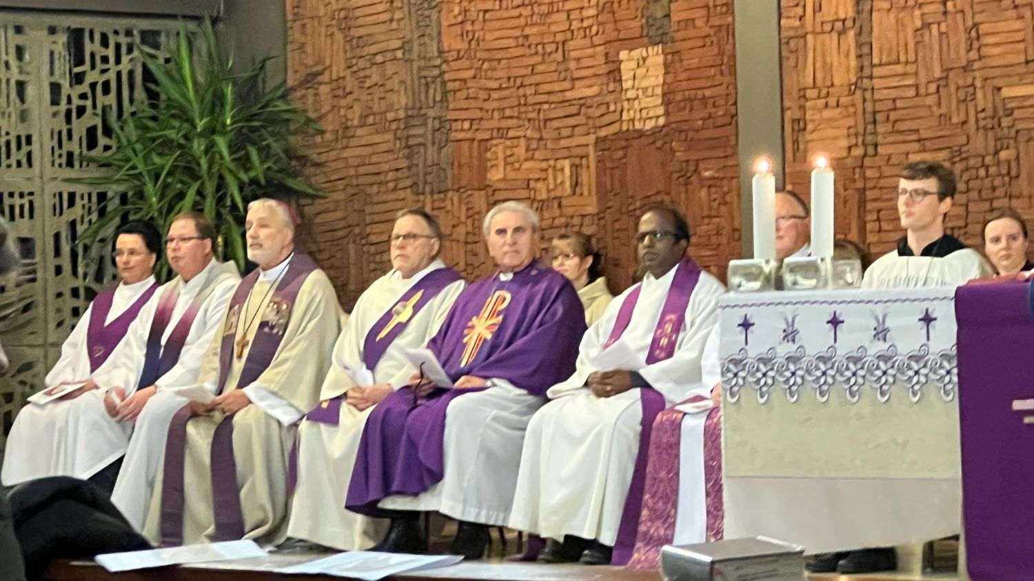 NAKON 33 GODINE SLUŽENJA: Don Mijo Blažanović ispraćen u mirovinu uz dvodnevno slavlje u Weinsbergu i Ellhofenu NAKON 33 GODINE SLUŽENJA: Don Mijo Blažanović ispraćen u mirovinu uz dvodnevno slavlje u Weinsbergu i Ellhofenu