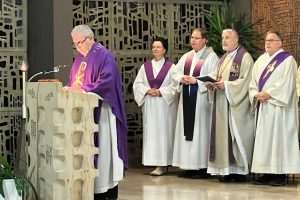 NAKON 33 GODINE SLUŽENJA: Don Mijo Blažanović ispraćen u mirovinu uz dvodnevno slavlje u Weinsbergu i Ellhofenu NAKON 33 GODINE SLUŽENJA: Don Mijo Blažanović ispraćen u mirovinu uz dvodnevno slavlje u Weinsbergu i Ellhofenu