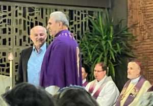 NAKON 33 GODINE SLUŽENJA: Don Mijo Blažanović ispraćen u mirovinu uz dvodnevno slavlje u Weinsbergu i Ellhofenu NAKON 33 GODINE SLUŽENJA: Don Mijo Blažanović ispraćen u mirovinu uz dvodnevno slavlje u Weinsbergu i Ellhofenu