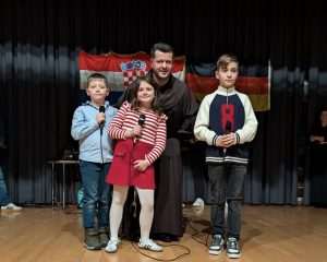 SVEČANO U GIEßENU I KLOPPENHEIMU: Bogat program proslave blagdana Sv. Nikole i darovi za djecu SVEČANO U GIEßENU I KLOPPENHEIMU: Bogat program proslave blagdana Sv. Nikole i darovi za djecu