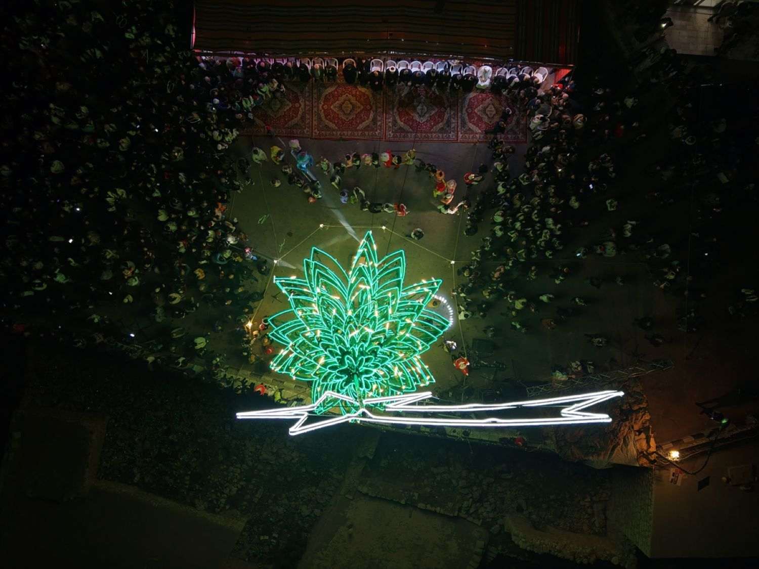 VELIKA BOŽIĆNA JELKA U DAMASKU: Preostali sirijski kršćani s radošću se pripremaju za Božić i Novu godinu  