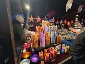 BOŽIĆNI SAJAM U „BOŽIĆNOM GRADU“: Mainz zasjao svečanim svjetlima sa posebnom ponudom - za 26 eura se dobije 7 kuhanih vina, jedan kuhani gin i dvije grickalice