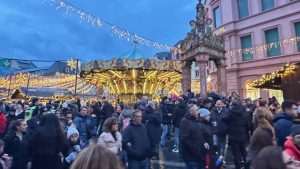 BOŽIĆNI SAJAM U „BOŽIĆNOM GRADU“: Mainz zasjao svečanim svjetlima sa posebnom ponudom - za 26 eura se dobije 7 kuhanih vina, jedan kuhani gin i dvije grickalice