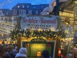 BOŽIĆNI SAJAM U „BOŽIĆNOM GRADU“: Mainz zasjao svečanim svjetlima sa posebnom ponudom - za 26 eura se dobije 7 kuhanih vina, jedan kuhani gin i dvije grickalice