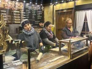 BOŽIĆNI SAJAM U „BOŽIĆNOM GRADU“: Mainz zasjao svečanim svjetlima sa posebnom ponudom - za 26 eura se dobije 7 kuhanih vina, jedan kuhani gin i dvije grickalice