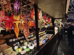 BOŽIĆNI SAJAM U „BOŽIĆNOM GRADU“: Mainz zasjao svečanim svjetlima sa posebnom ponudom - za 26 eura se dobije 7 kuhanih vina, jedan kuhani gin i dvije grickalice