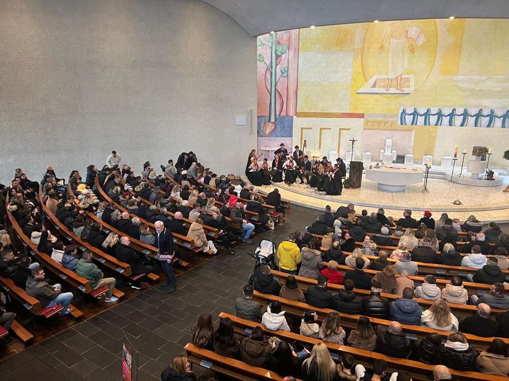 U crkvi Pfarrkirche Dornbirn slavljena je sveta misa pod nazivom „U susret Božiću“ / Foto: Fenix ( Jozo Andrijević)