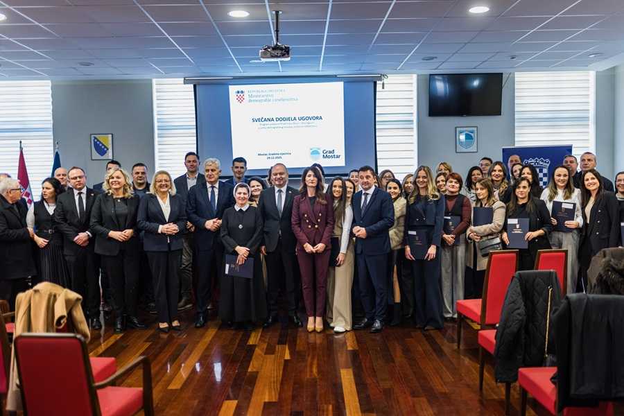 Potpisivanje ugovora u Mostaru / Foto: Ministarstvo demografije i useljeništva