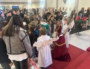 SVEČANO U GIEßENU I KLOPPENHEIMU: Bogat program proslave blagdana Sv. Nikole i darovi za djecu SVEČANO U GIEßENU I KLOPPENHEIMU: Bogat program proslave blagdana Sv. Nikole i darovi za djecu