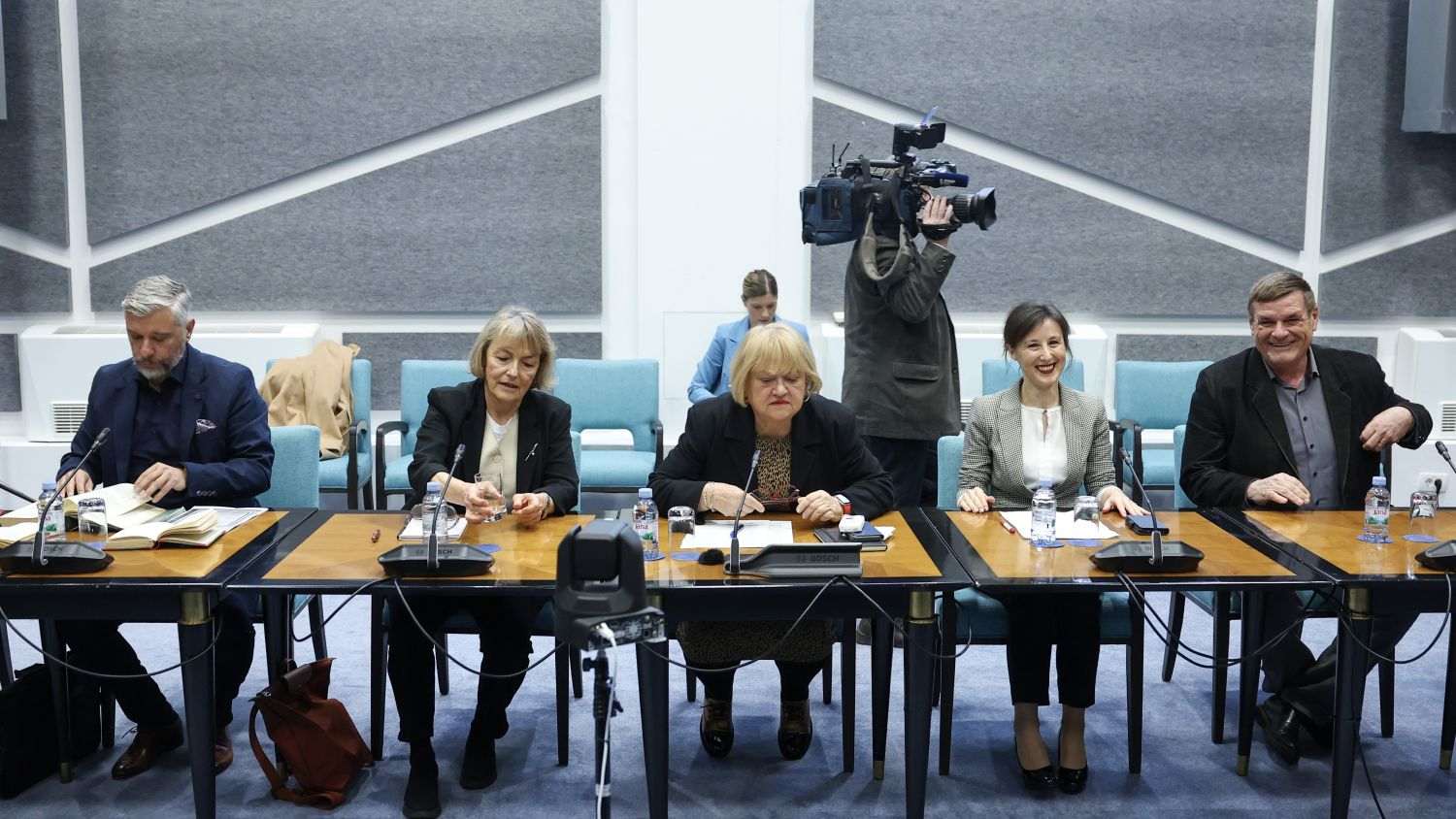 PITANJE SVIH PITANJA: Hoće li ministar Anušić dati prof. Laliću „mašinku“?