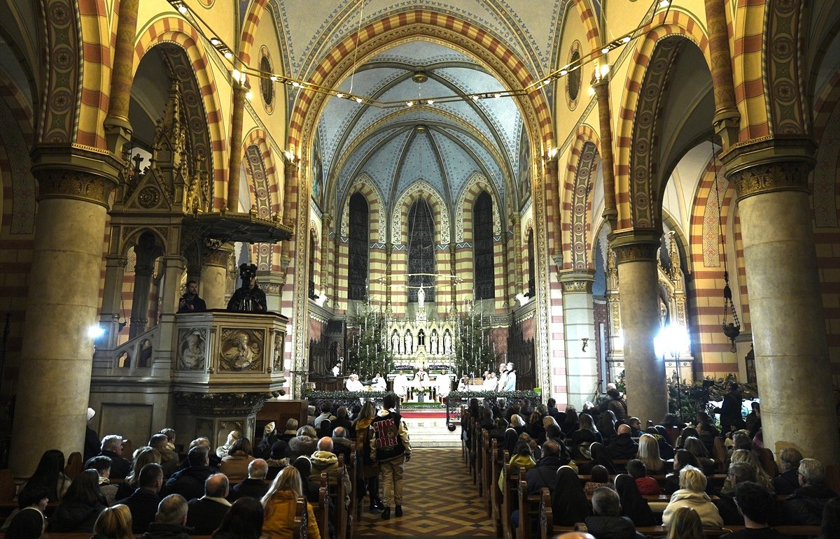 POLNOĆKE U SARAJEVU I MOSTARU: Vrhbosanski nadbiskup mons. Tomo Vukšić i Mostarsko-duvanjski biskup mons. Petar Palić pozvali na izgradnju mira