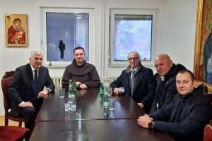 POTPORA HRVATSKIM INSTITUCIJAMA U BiH: Važnost Franjevačkog samostana sv. Petra i Pavla u Tuzli i Župe Sv. Ane u Živinicama za očuvanje vjerskog i nacionalnog identiteta