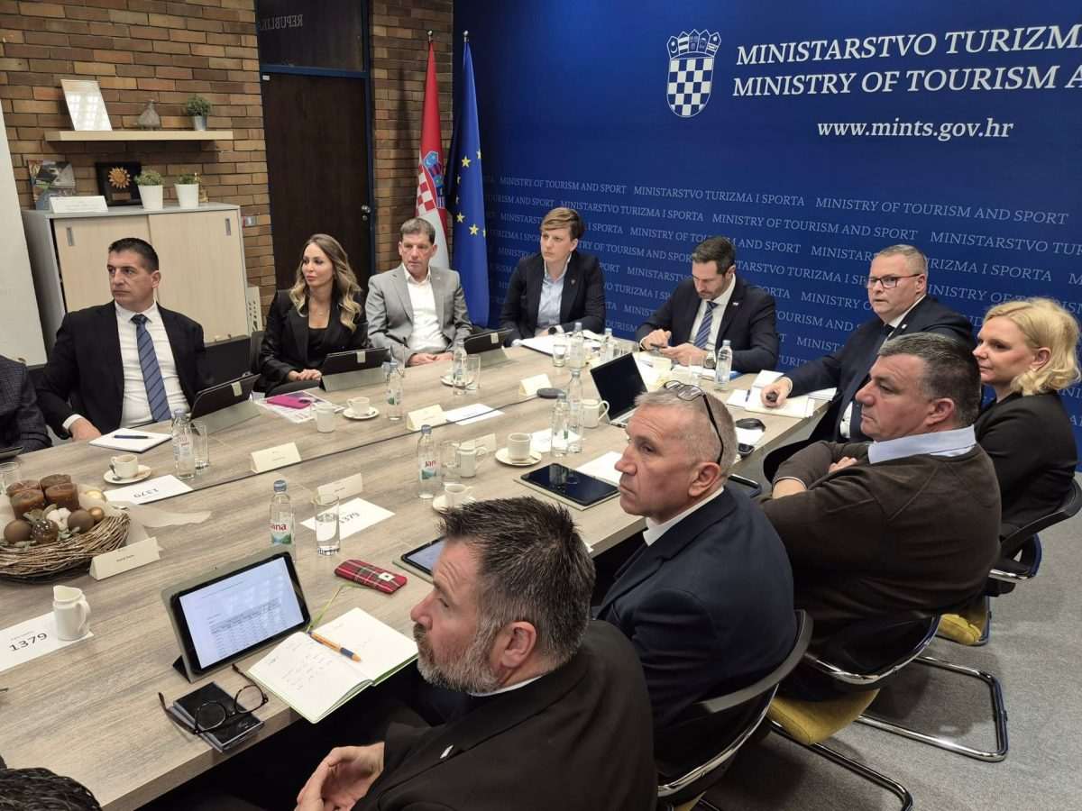 SLJEDEĆA GODINA ĆE BITI IZAZOVNA: Na sjednici Turističkog vijeća usvojen prijedlog Godišnjeg programa rada HTZ-a za 2026. Usvojen prijedlog Godišnjeg programa rada HTZ-a za 2026. / Foto: Fenix (HTZ)