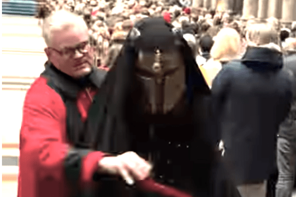 NEOBIČNA SCENA U KATEDRALI U KÖLNU: Vjernici su bili u šoku, redari reagirali brzo