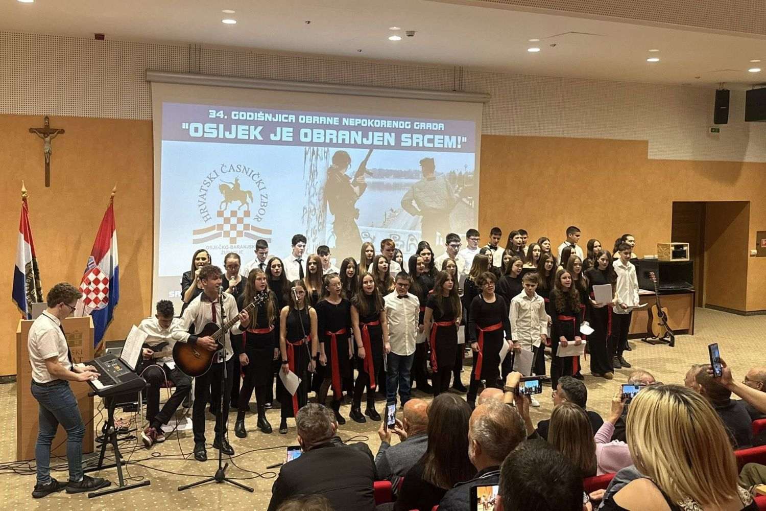 "OSIJEK JE OBRANJEN SRCEM": Veličanstvena domoljubna svečanost za očuvanja sjećanja na najteže dane obrane Osijeka