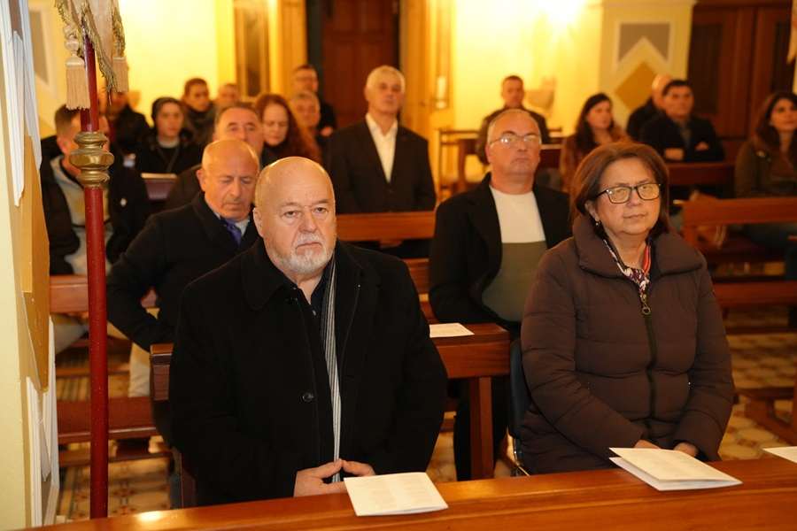 BLAGDANSKO ZAJEDNIŠTVO: Blagdan Bezgrešnog Začeća i druga nedjelja Došašća svečano obilježeni u Baru BLAGDANSKO ZAJEDNIŠTVO: Blagdan Bezgrešnog Začeća i druga nedjelja Došašća svečano obilježeni u Baru
