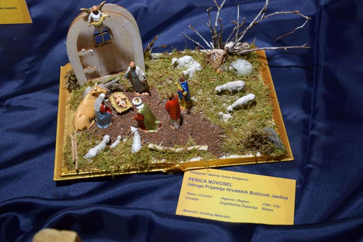 U VATIKANU 132 JASLICE IZ 23 ZEMLJE, MEĐU NJIMA I HRVATSKA: Znate li kada, gdje i tko je postavio prve žive jaslice? Božićne Jaslice Perice Novosela u Vatikanu / Foto: Fenix (Ljiljana Džalto)