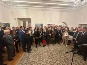 SVEČANOST U BERLINU: Hrvatsko izaslanstvo na čelu s premijerom Plenkovićem na Božićnom domjenku u Veleposlanstvu SVEČANOST U BERLINU: Hrvatsko izaslanstvo na čelu s premijerom Plenkovićem na Božićnom domjenku u Veleposlanstvu