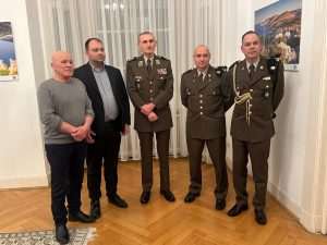 SVEČANOST U BERLINU: Hrvatsko izaslanstvo na čelu s premijerom Plenkovićem na Božićnom domjenku u Veleposlanstvu SVEČANOST U BERLINU: Hrvatsko izaslanstvo na čelu s premijerom Plenkovićem na Božićnom domjenku u Veleposlanstvu