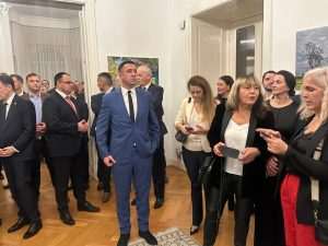 SVEČANOST U BERLINU: Hrvatsko izaslanstvo na čelu s premijerom Plenkovićem na Božićnom domjenku u Veleposlanstvu SVEČANOST U BERLINU: Hrvatsko izaslanstvo na čelu s premijerom Plenkovićem na Božićnom domjenku u Veleposlanstvu