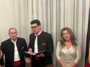 SVEČANOST U BERLINU: Hrvatsko izaslanstvo na čelu s premijerom Plenkovićem na Božićnom domjenku u Veleposlanstvu SVEČANOST U BERLINU: Hrvatsko izaslanstvo na čelu s premijerom Plenkovićem na Božićnom domjenku u Veleposlanstvu