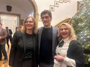 SVEČANOST U BERLINU: Hrvatsko izaslanstvo na čelu s premijerom Plenkovićem na Božićnom domjenku u Veleposlanstvu SVEČANOST U BERLINU: Hrvatsko izaslanstvo na čelu s premijerom Plenkovićem na Božićnom domjenku u Veleposlanstvu