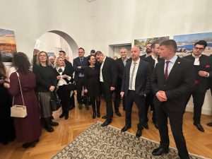 SVEČANOST U BERLINU: Hrvatsko izaslanstvo na čelu s premijerom Plenkovićem na Božićnom domjenku u Veleposlanstvu SVEČANOST U BERLINU: Hrvatsko izaslanstvo na čelu s premijerom Plenkovićem na Božićnom domjenku u Veleposlanstvu