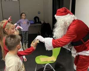 BOŽIĆNA PRIREDBA U FLENSBURGU: Polaznici Hrvatske nastave uz roditelje i profesora oduševili sve prisutne BOŽIĆNA PRIREDBA U FLENSBURGU: Polaznici Hrvatske nastave uz roditelje i profesora oduševili sve prisutne