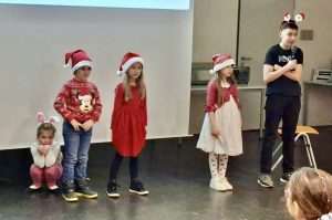 BOŽIĆNA PRIREDBA U FLENSBURGU: Polaznici Hrvatske nastave uz roditelje i profesora oduševili sve prisutne BOŽIĆNA PRIREDBA U FLENSBURGU: Polaznici Hrvatske nastave uz roditelje i profesora oduševili sve prisutne