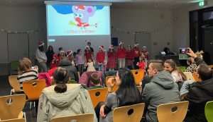 BOŽIĆNA PRIREDBA U FLENSBURGU: Polaznici Hrvatske nastave uz roditelje i profesora oduševili sve prisutne BOŽIĆNA PRIREDBA U FLENSBURGU: Polaznici Hrvatske nastave uz roditelje i profesora oduševili sve prisutne