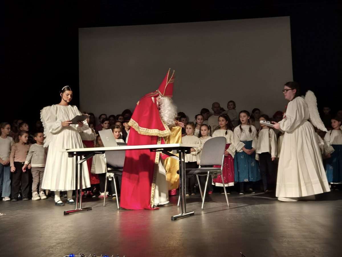NIKOLINJE U MAINZU: Djeca i mladi oduševili svojim nastupima pred 600 okupljenih – pridružili im se i folkloraši iz Hannovera Mladi iz Frame su pripremili zanimljiv igrokaz / Foto: fenxi (MD)