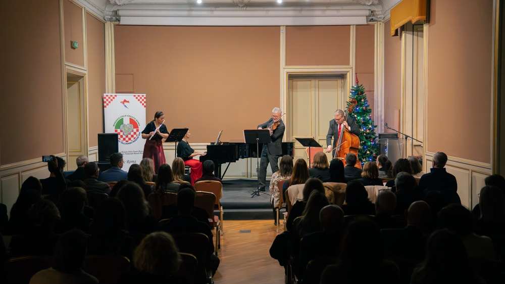 BOŽIĆNI KONCERT HRVATSKO -TALIJANSKOG MOZAIKA RIM: Kvartet Sorkočević oduševio Rim božićnim koncertom u znaku Dubrovnika BOŽIĆNI KONCERT HRVATSKO -TALIJANSKOG MOZAIKA RIM: Kvartet Sorkočević oduševio Rim božićnim koncertom u znaku Dubrovnika